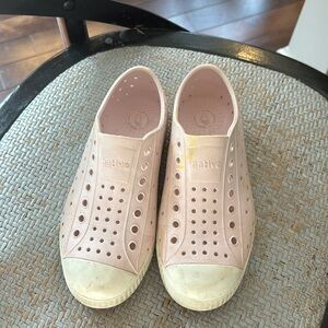Good condition pink natives!